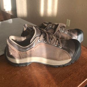 Womens Keen shoes, size 8
